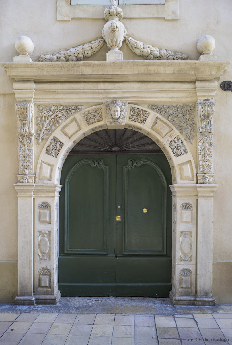 nimes, door, 17th century